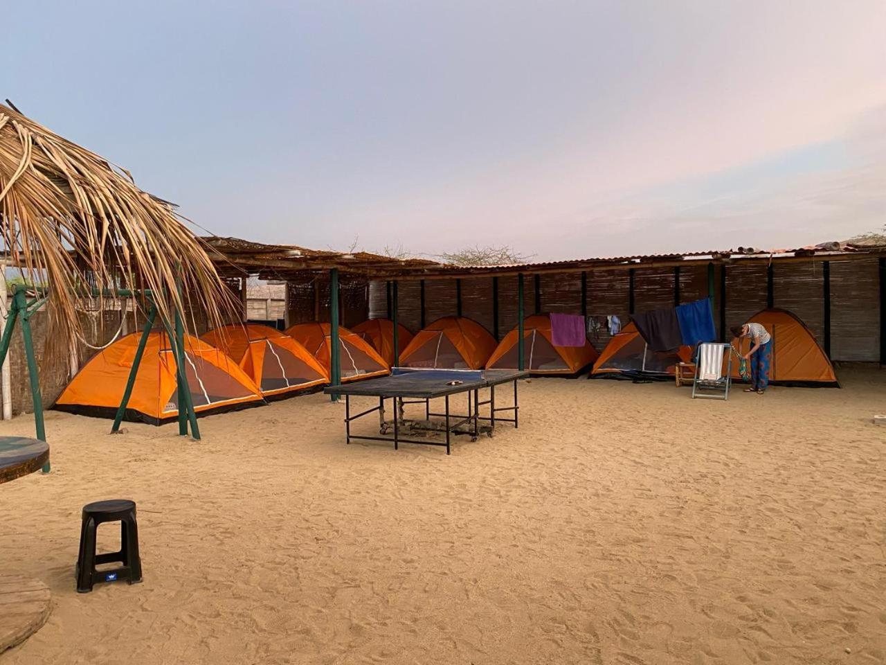 Pepon Surf Camp Hotel Mancora Bagian luar foto