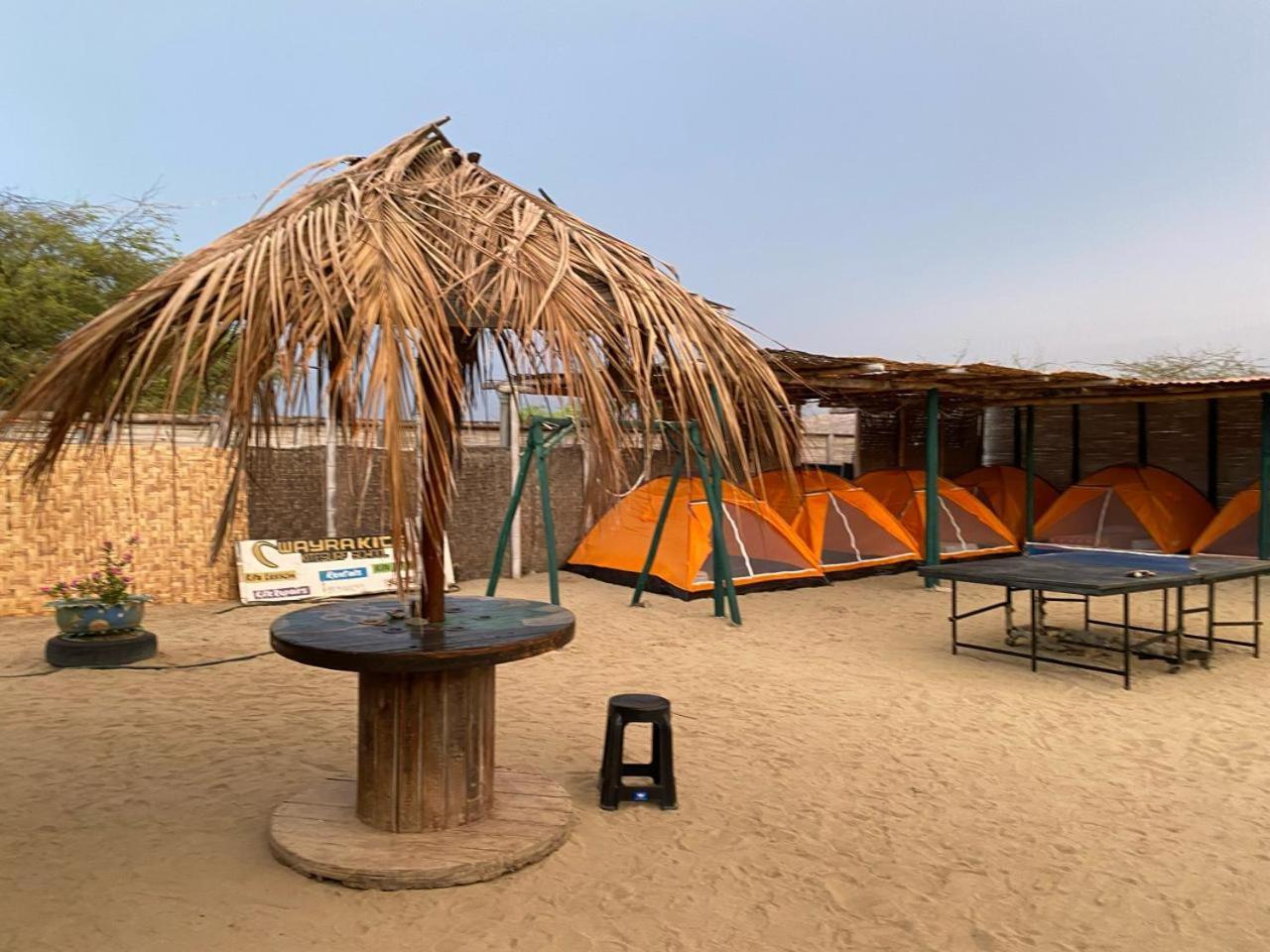 Pepon Surf Camp Hotel Mancora Bagian luar foto